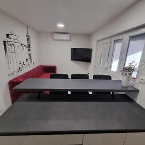 Lovre Apartament Zadar